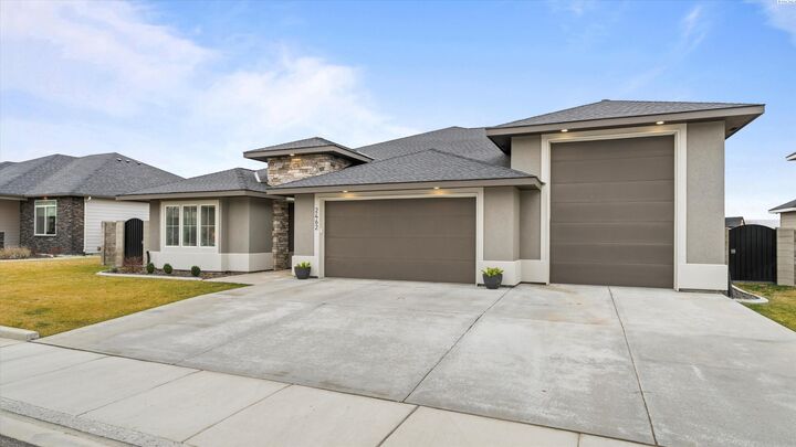 Property Photo:  2462 Maggio Loop  WA 99352 