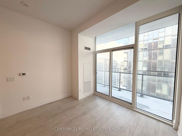 Property Photo:  10 Gatineau Drive 1605  ON L4J 0L2 