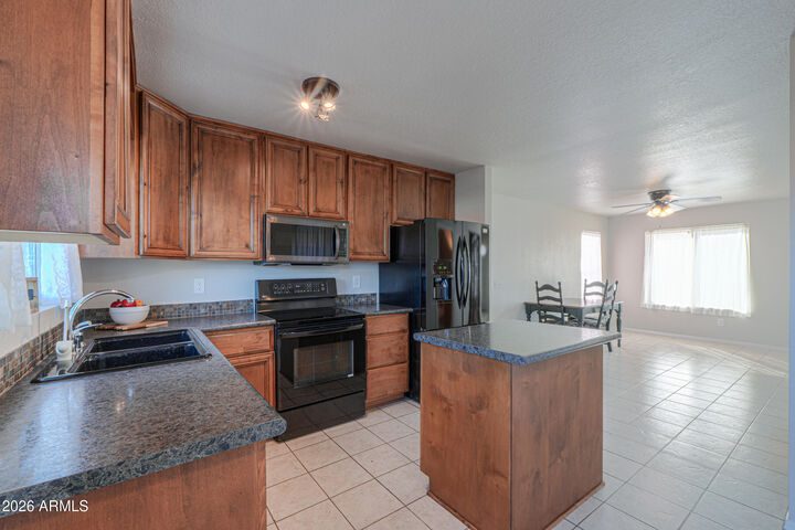 Property Photo:  1214 E Hearne Way  AZ 85234 