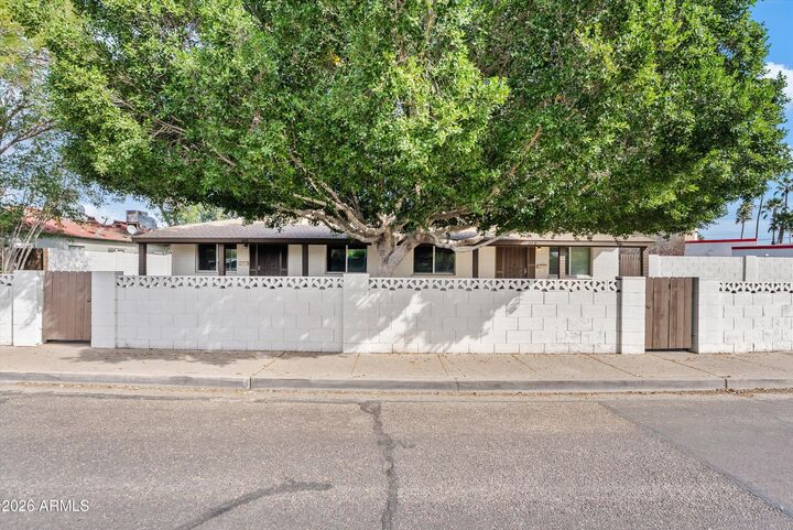 Property Photo:  610 E San Juan Avenue  AZ 85012 