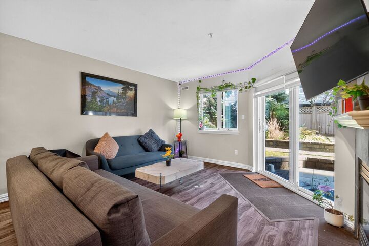 Photo de la propriété:  8142 120A Street 107  BC V3W 0N1 