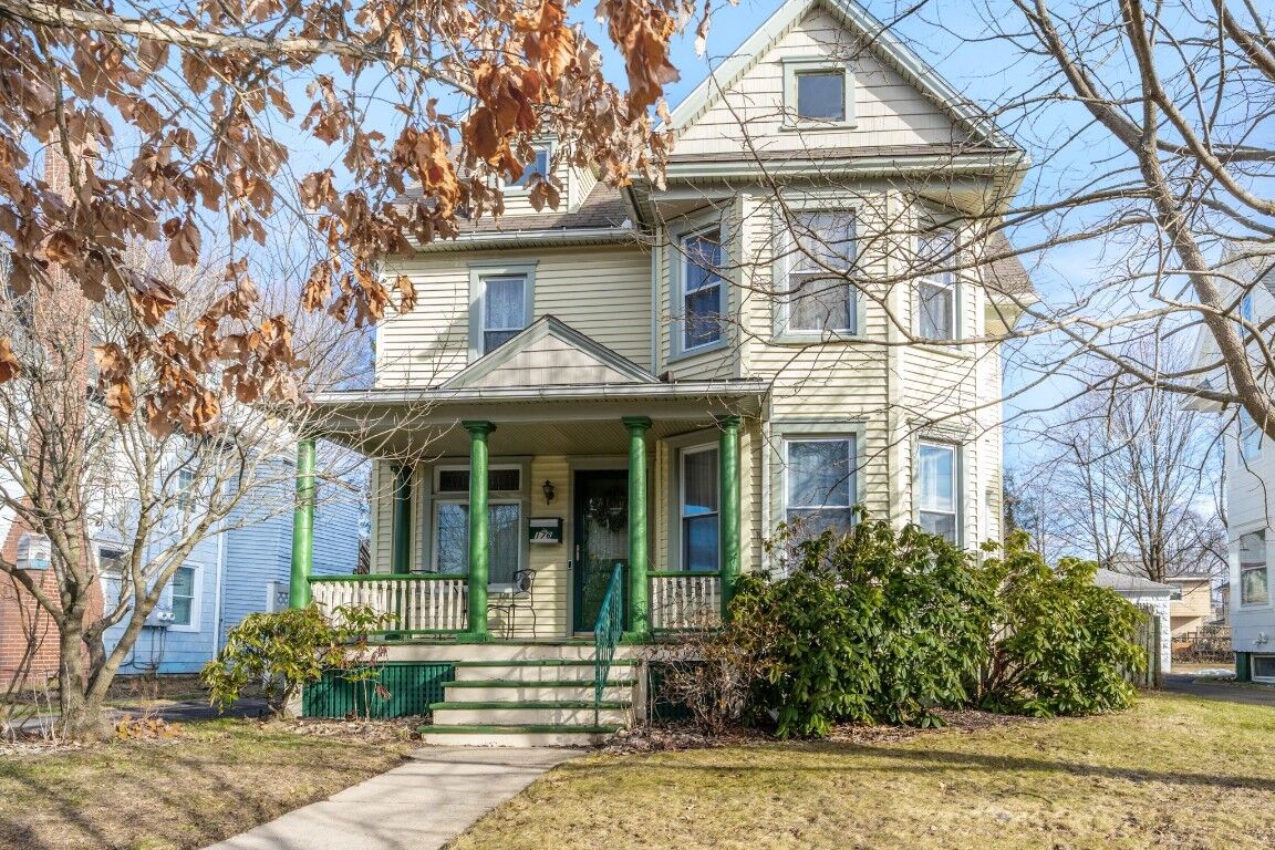 Property Photo:  176 W End Avenue  NY 13905 