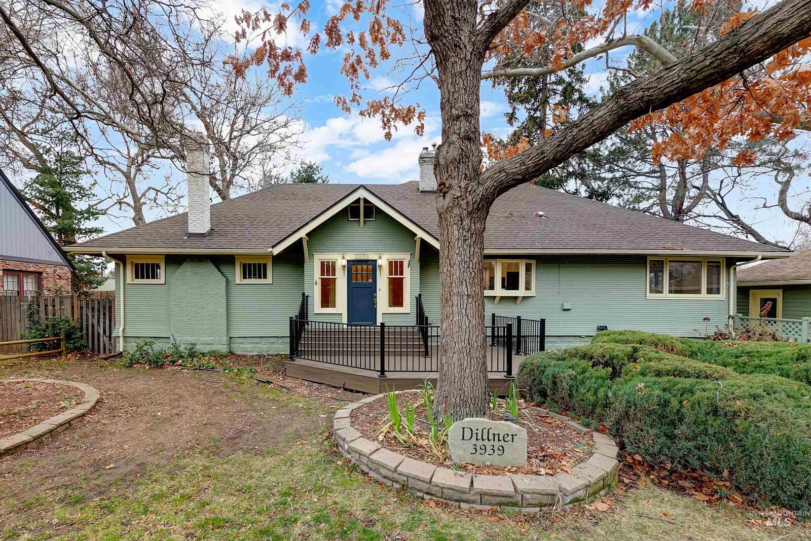 Property Photo:  3939 N Oak Park Place  ID 83703 