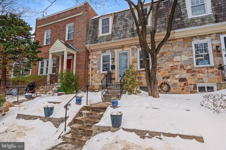 Property Photo:  7 E Maple Street  VA 22301 