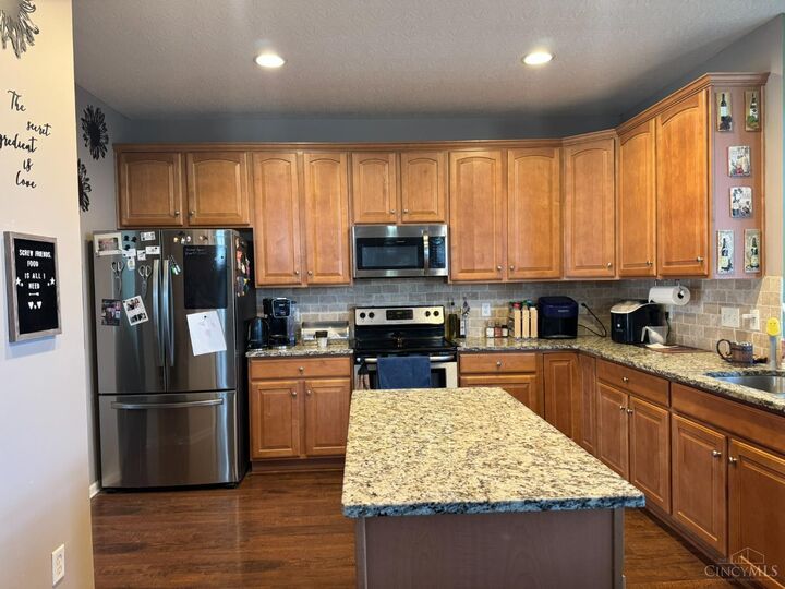 Property Photo:  1137 Hayward Circle  OH 45150 