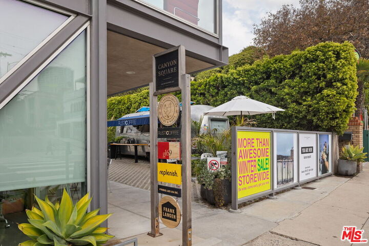 Property Photo:  161 W Channel Rd  CA 90402 