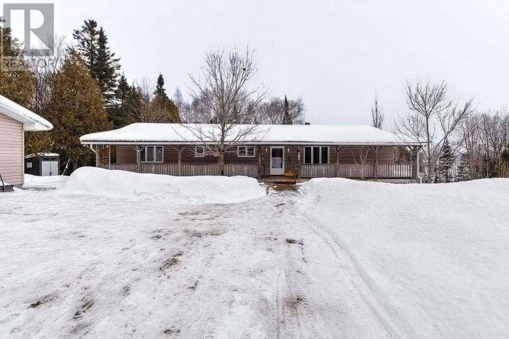Property Photo:  162 15th Sideroad E  ON P0P 2C0 