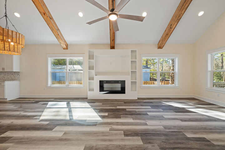 Property Photo: 1110 N County Highway 393 FL 32459