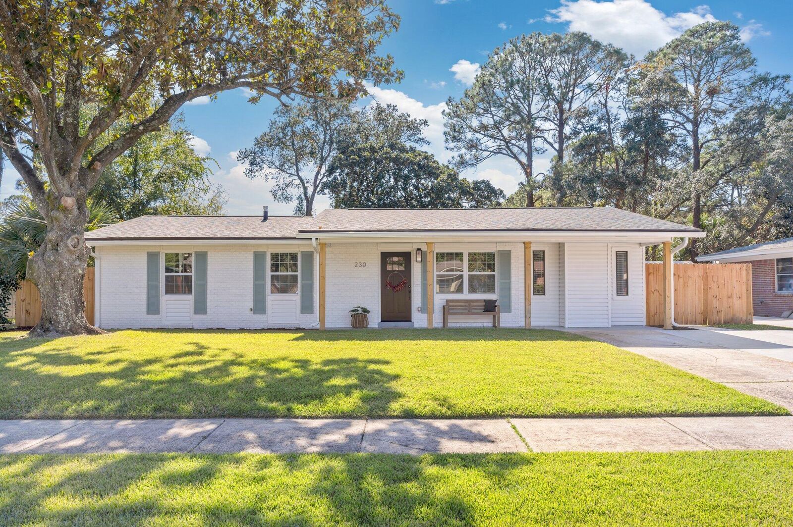 Property Photo: 230 SW Santa Rosa Street FL 32548