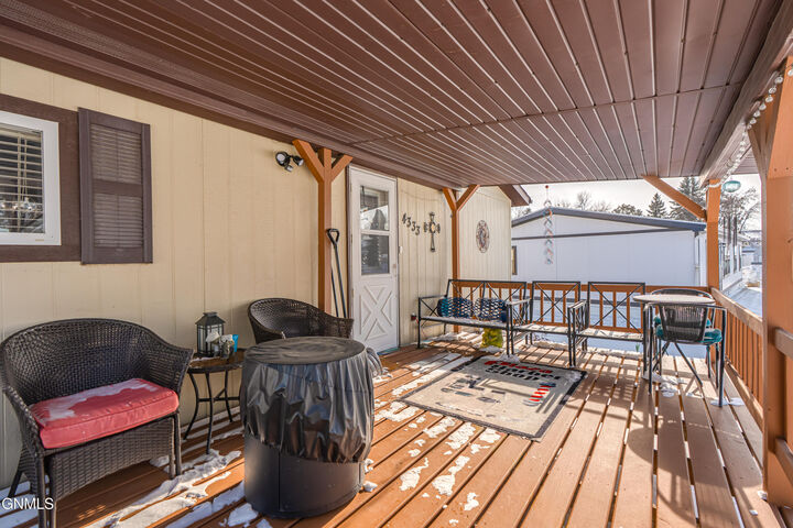 Property Photo:  4333 Hale Lane  ND 58503 