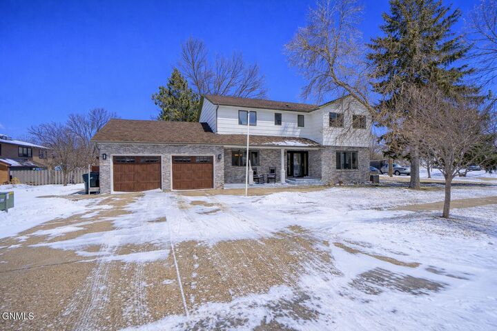 Property Photo:  3505 Overlook Drive  ND 58503 