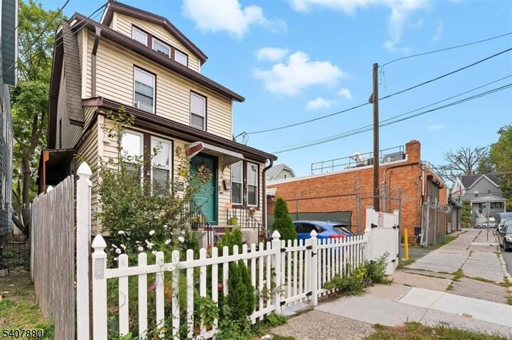 Property Photo:  78 Valley St  NJ 07106 