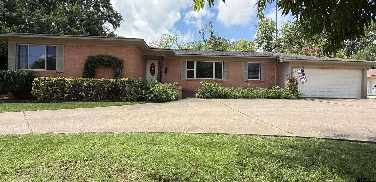 Property Photo: 2015 E Fifth St TX 75701