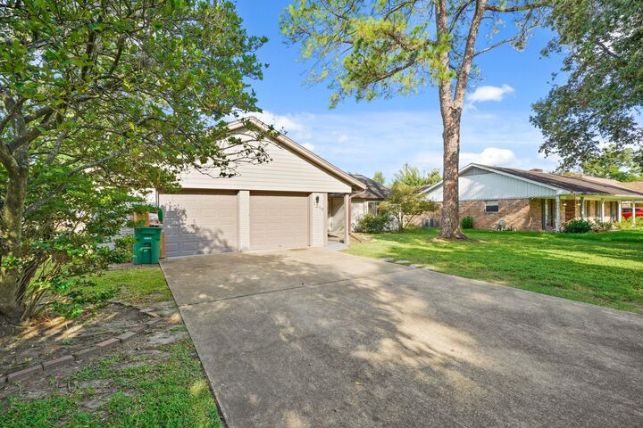 Property Photo:  1219 Wisterwood Drive  TX 77043 