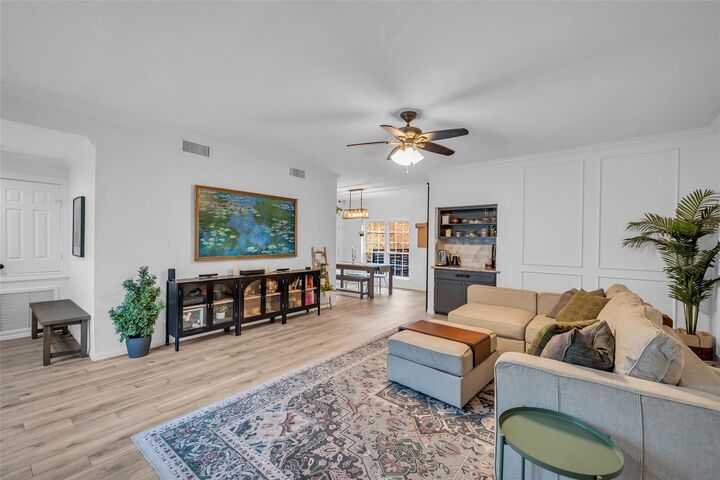 Property Photo:  600 Wilcrest Drive 68  TX 77042 