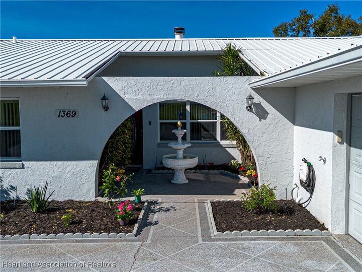 Property Photo: 1369 NE Viola Road FL 33825