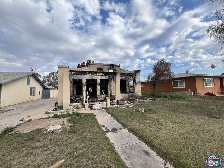 Property Photo:  736   Maple Ave  CA 92250 