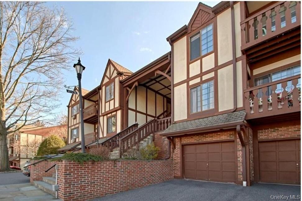 Property Photo:  72 Foxwood Circle  NY 10549 