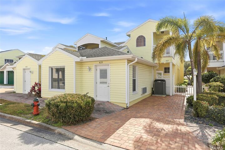 Property Photo: 427-429 Grant Street FL 34698