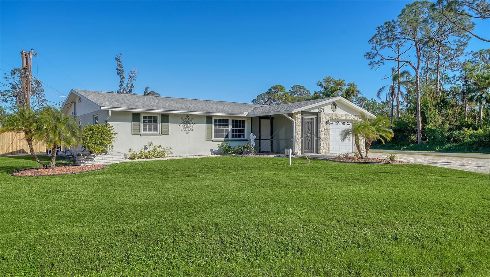 Property Photo: 3271 Geneva Road FL 34293