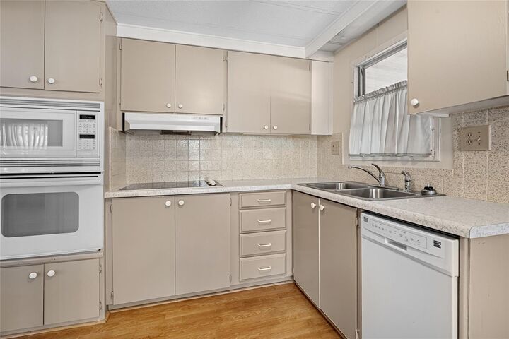Property Photo:  512 Palo Verde Drive  FL 34748 