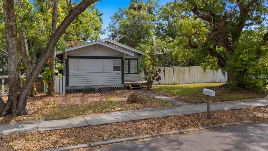 Property Photo:  1007 Jones Street  FL 33755 