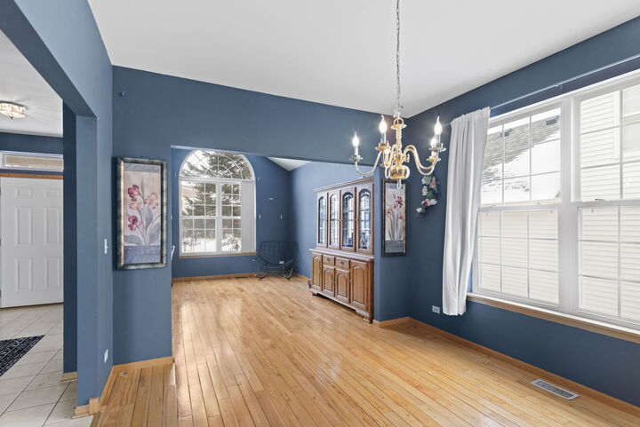 Property Photo: 1917 W River Oaks Drive IL 60073