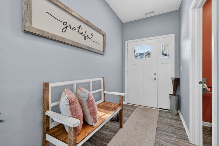 Property Photo:  1008 Moraine Drive  IL 60177 