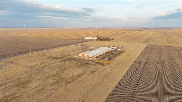 Property Photo: 26151 E 2500 North Road IL 61753