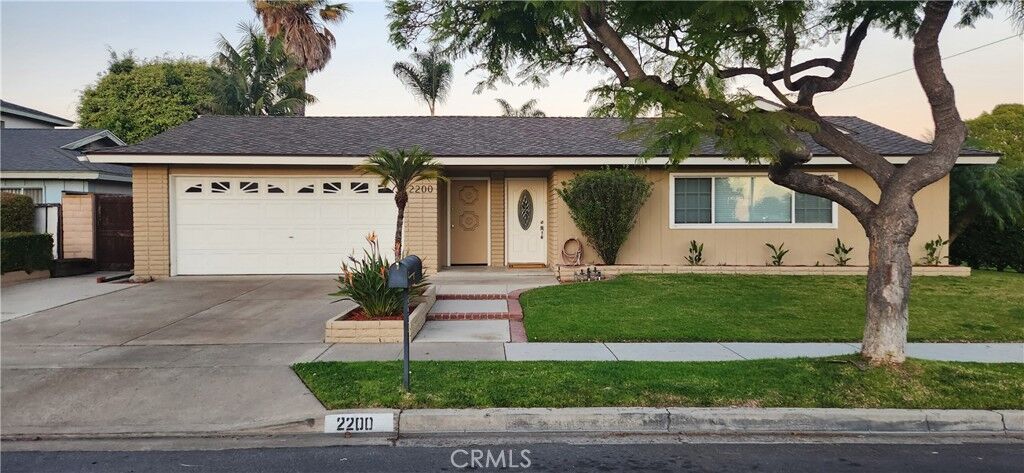 Property Photo:  2200 Francisco Drive  CA 92660 