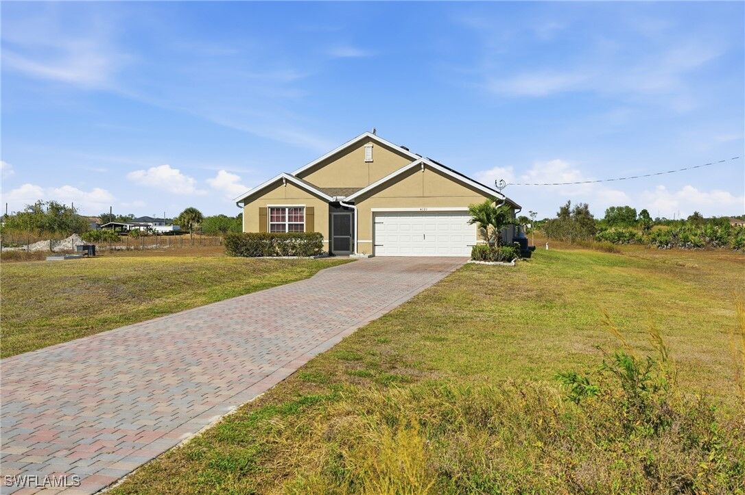 Property Photo: 4121 68th Avenue NE FL 34120