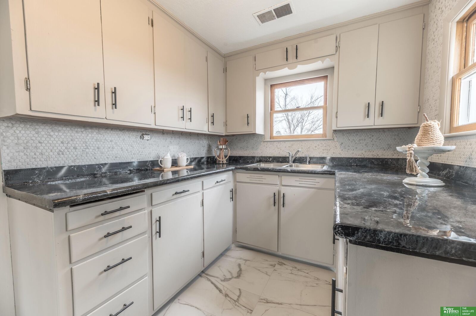 Property Photo:  610 Oak Street  NE 68366 