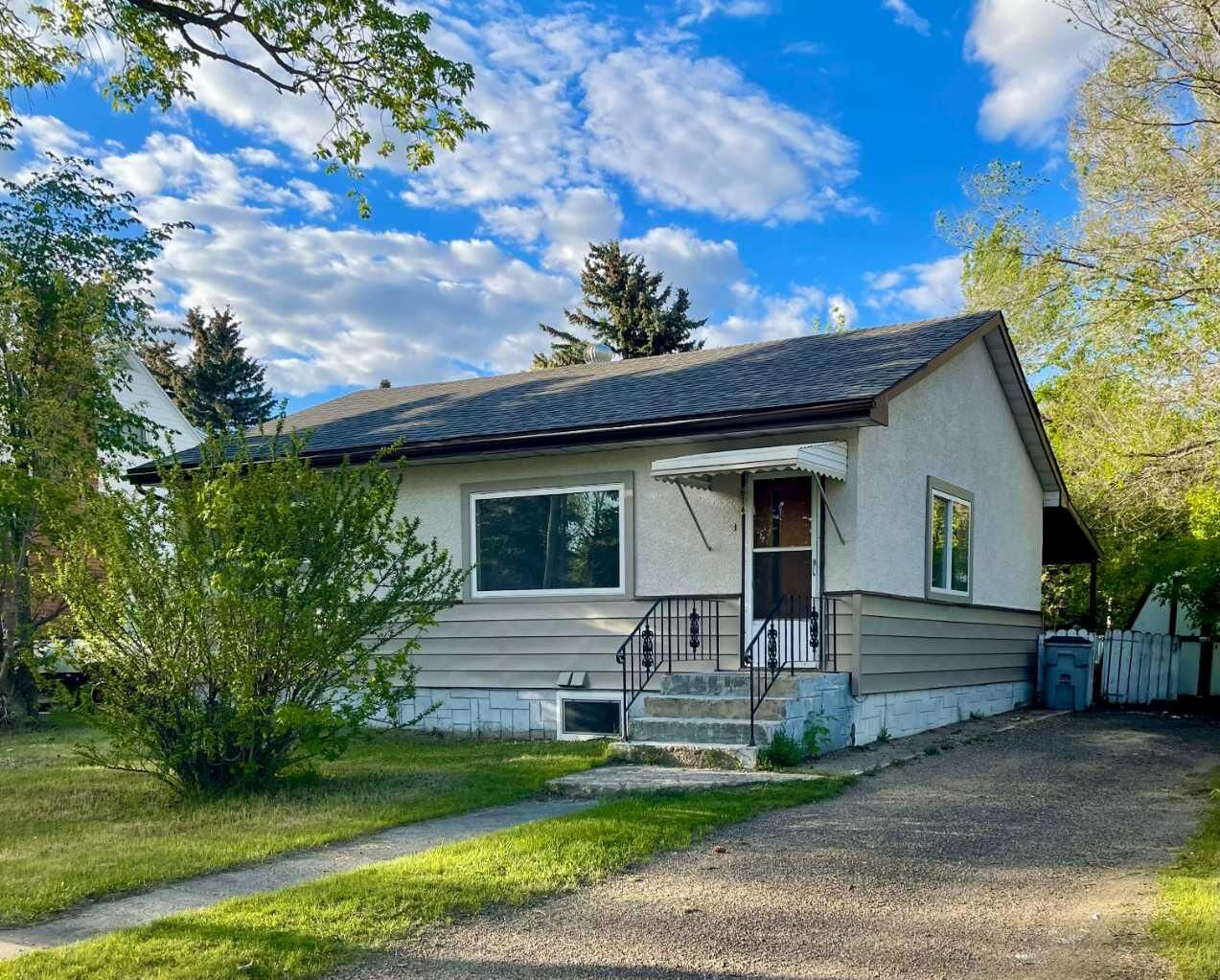 Property Photo: 614 7 Avenue AB T9W 1B5