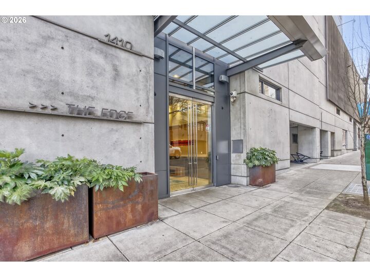 Property Photo:  1410 NW Kearney St 909  OR 97209 