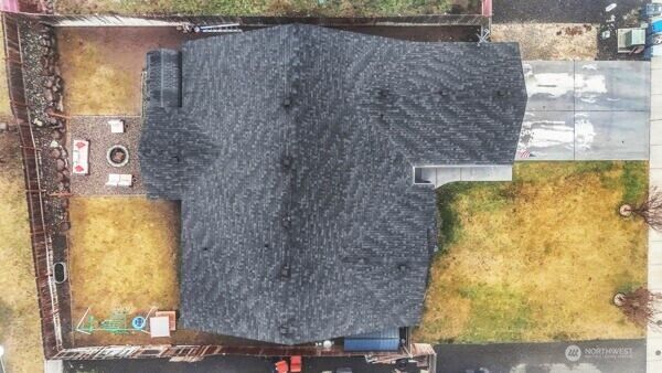 Property Photo:  527 S Bayside Street  WA 98837 