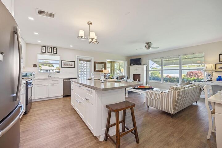 Property Photo: 200 South Boulevard A FL 33435