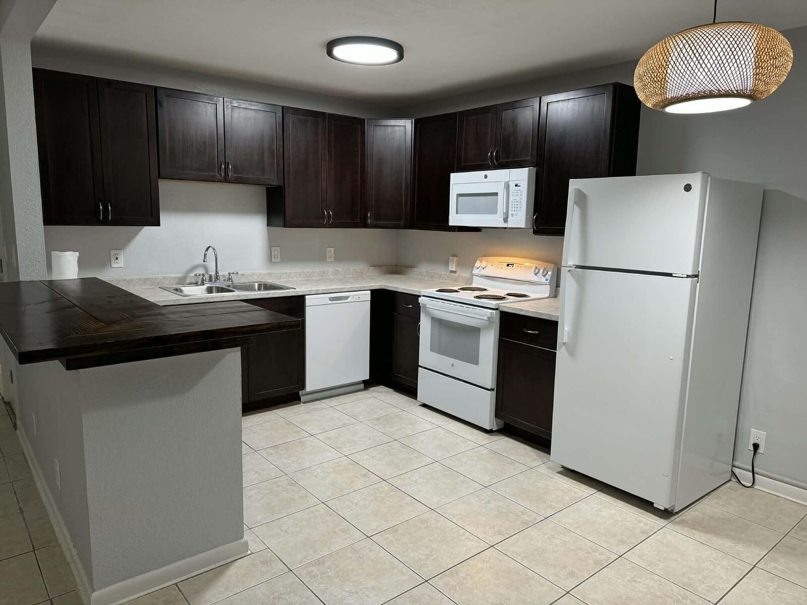 Property Photo: 810 Lake Shore Drive 17 FL 33403