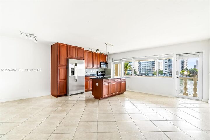 Property Photo:  2895 NE 32nd St 207  FL 33306 