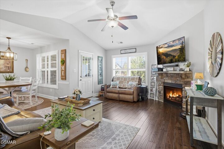 Property Photo: 422 Larkspur Way TN 37862