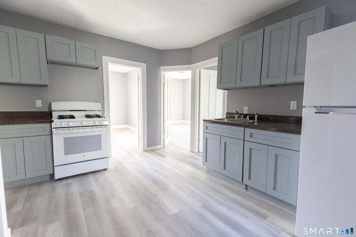 Property Photo:  132 Beaver Street First Floor  CT 06051 