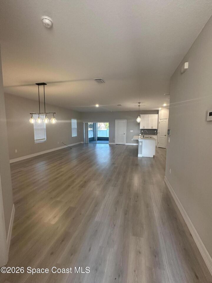 Property Photo: 893 Altura Avenue SE FL 32909