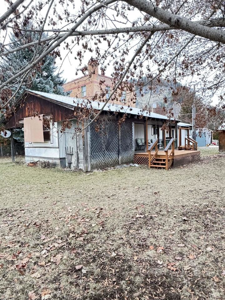 Property Photo:  107 E 4th Ave  WA 99153 