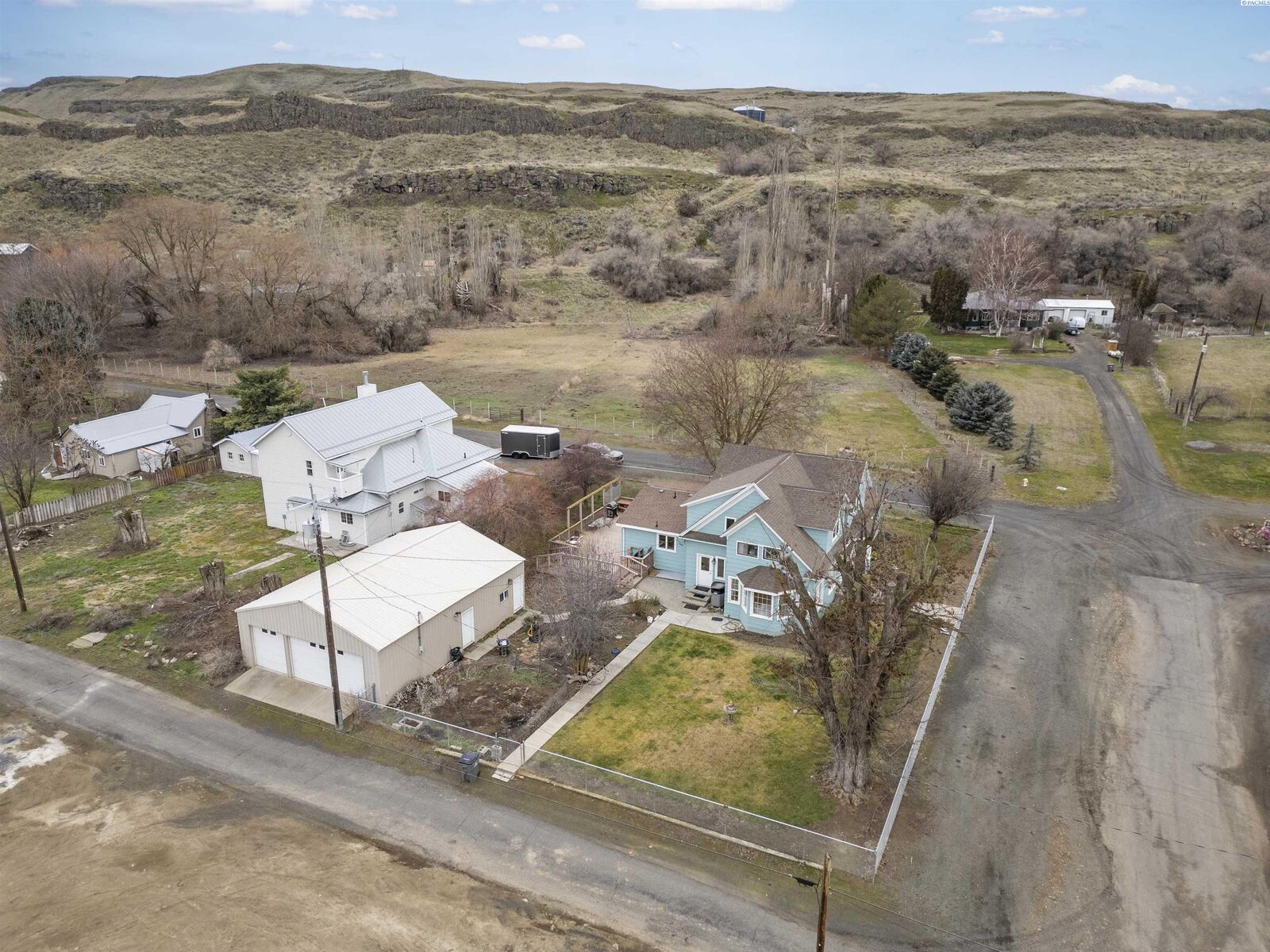 Property Photo:  145 W Cooper St  WA 99371 