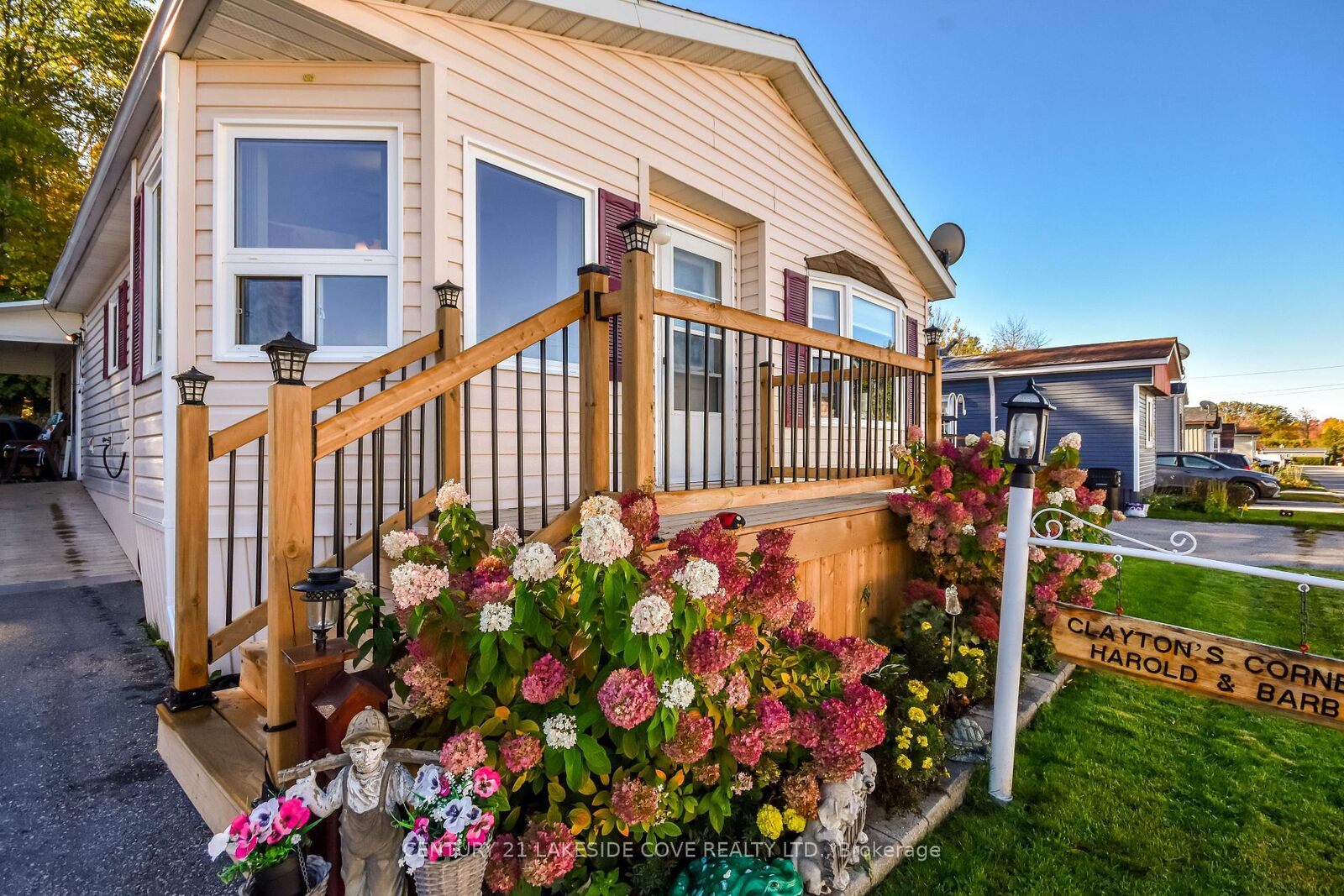 Property Photo:  1355 Hilltop Road  ON L3V 0V7 