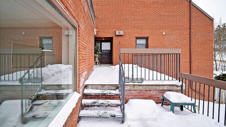 Property Photo:  530 Falgarwood Drive 8  ON L6H 1N3 