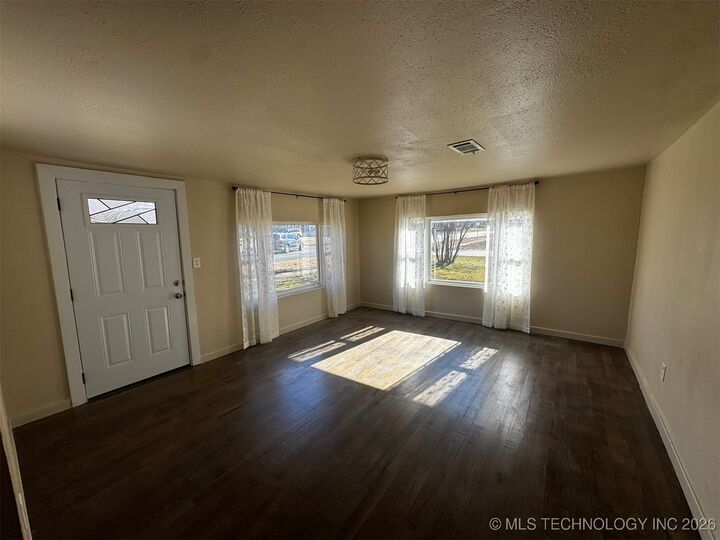 Property Photo:  712 S McQuarrie Avenue  OK 74467 