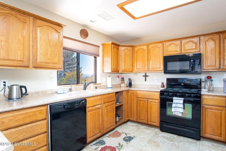 Property Photo: 1124 Thunder Road AZ 86324