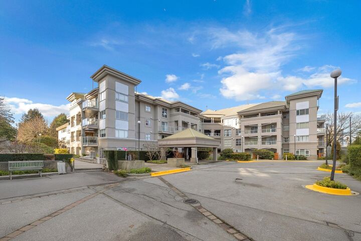 Photo de la propriété:  10533 University Drive 206  BC V3T 5T7 