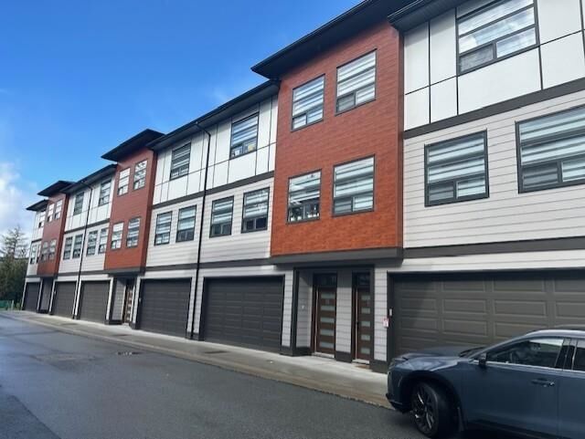 Property Photo: 32970 Tunbridge Avenue 15 BC V2V 0J9