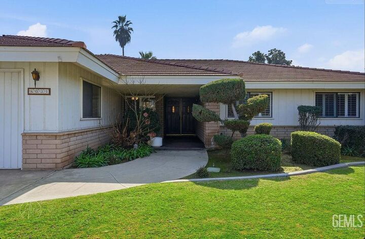 Property Photo:  8031 Debbs Avenue  CA 93308 